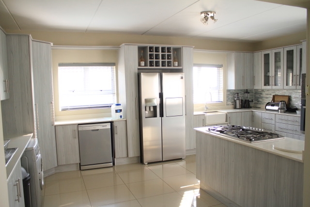 5 Bedroom Property for Sale in Nahoon Valley Park Eastern Cape